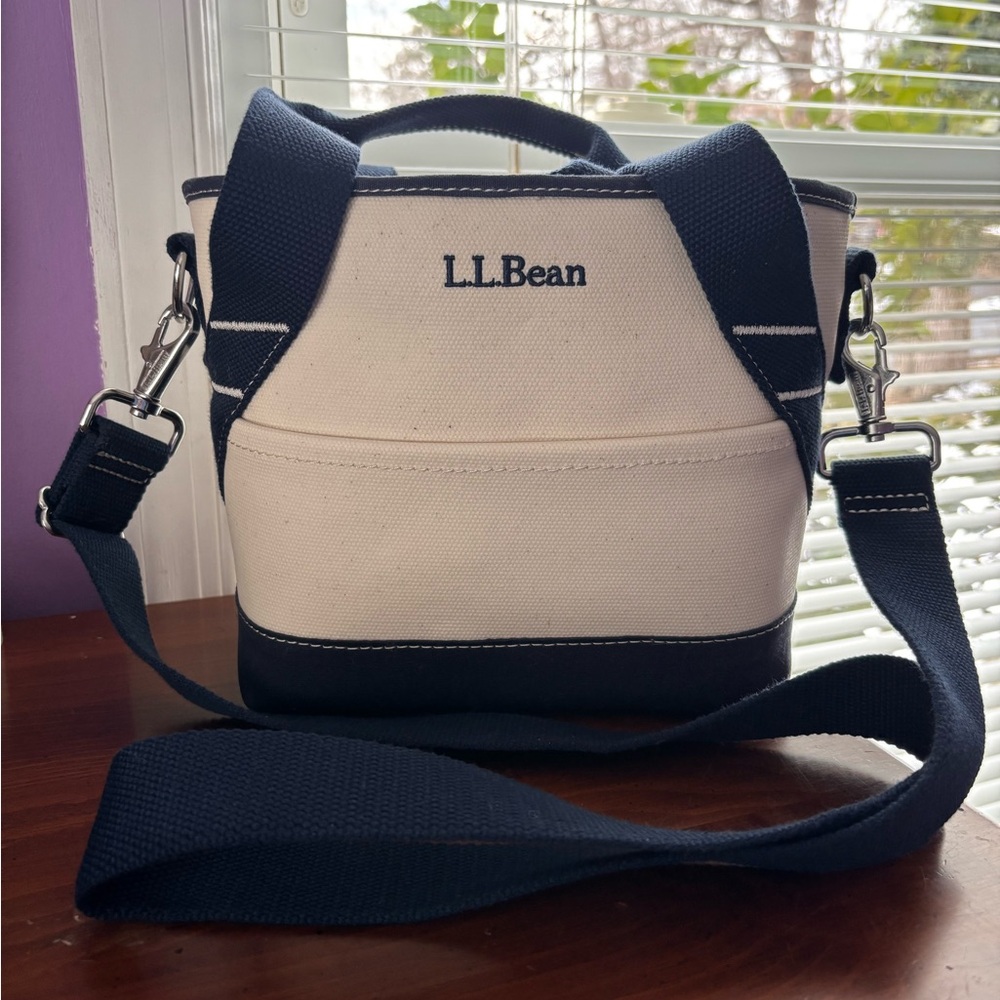 L.L. Bean Navy and White Nor'easter Insulated Tote, Small
